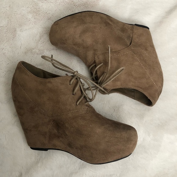 ❌SOLD❌ Tan Suede Tie Up Charlotte Russe Wedges - Picture 5 of 16